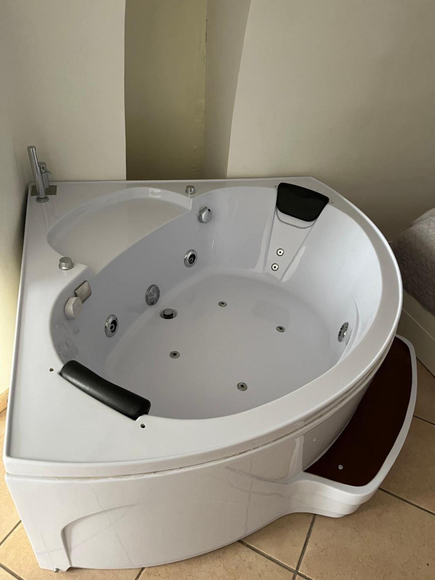 Ostuni 21Mqsuitehomes, Appartamento Con Mini Piscina Privata, Appartamenti Con Vasca Idromassaggio & Appartamenti Standard Kültér fotó